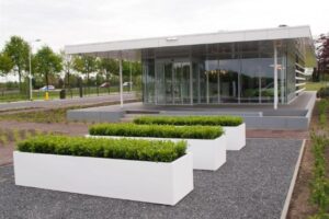 Die schönsten länglichen Pflanzgefäße für drinnen und draußen eliassen.co.uk 1