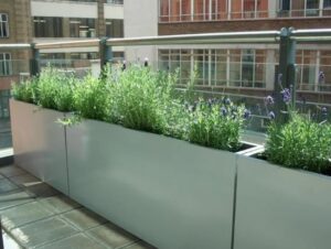 Die schönsten länglichen Pflanzgefäße für drinnen und draußen eliassen.co.uk 3