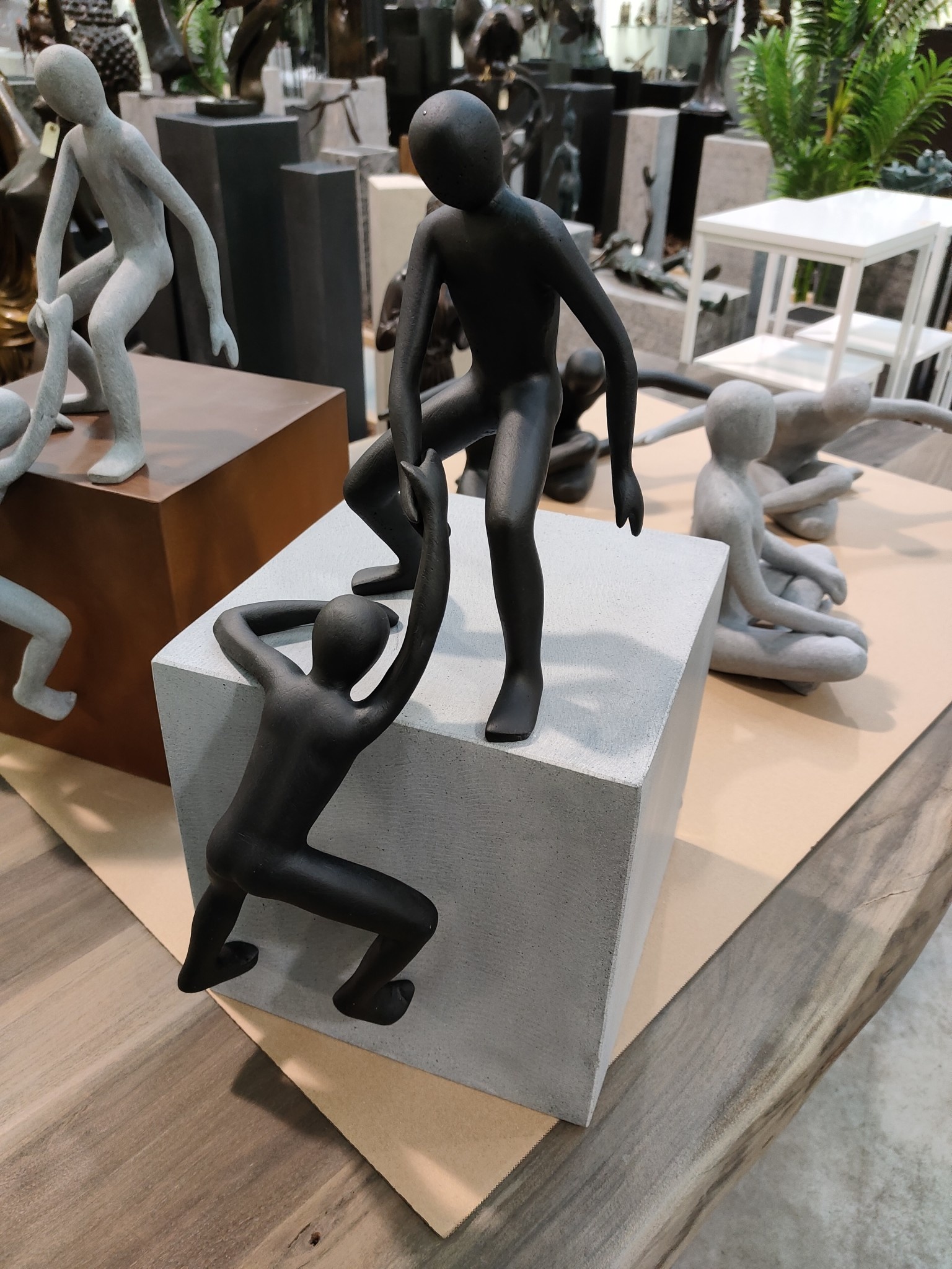 images 16674894764201656909018098512747