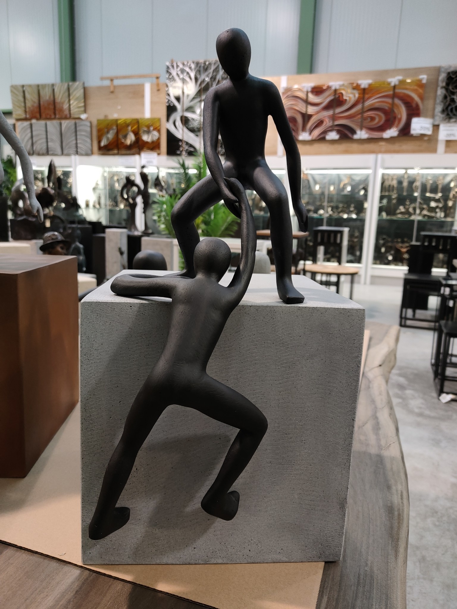 images 16674894994862392452249708530585