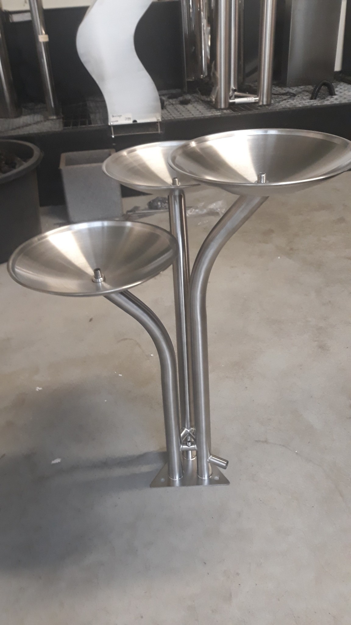 images 3 delige ronde waterzuilenset van RVS - Eliassen.nl