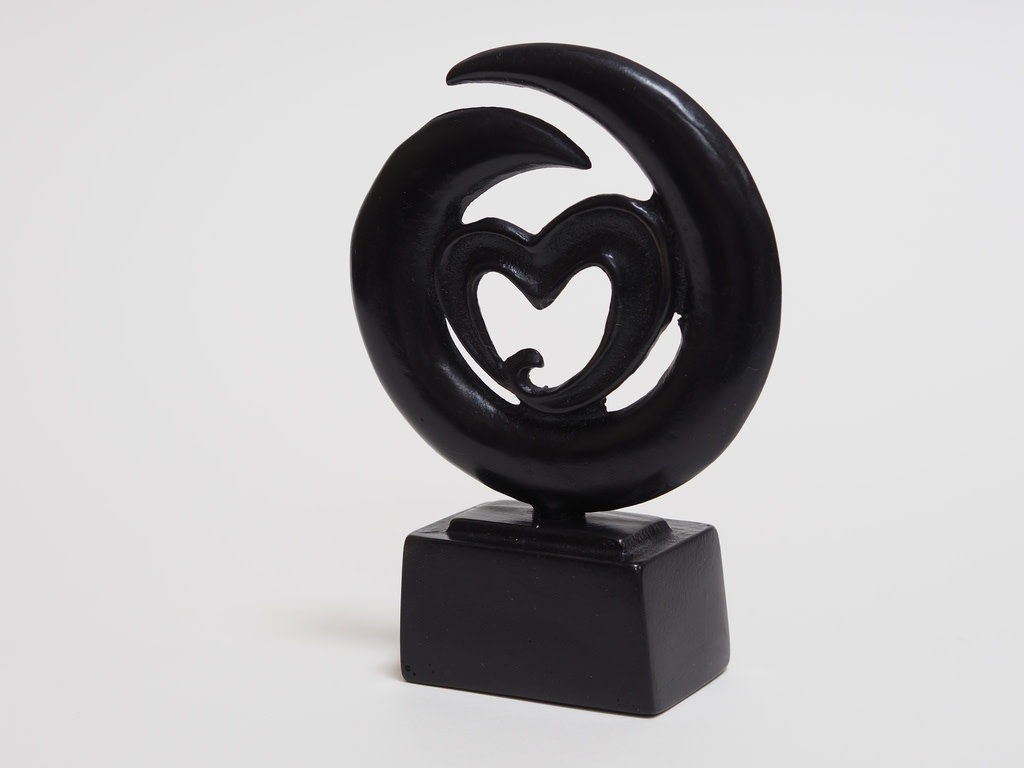 images bronzen hart sculptuur 2 - eliassen.nl