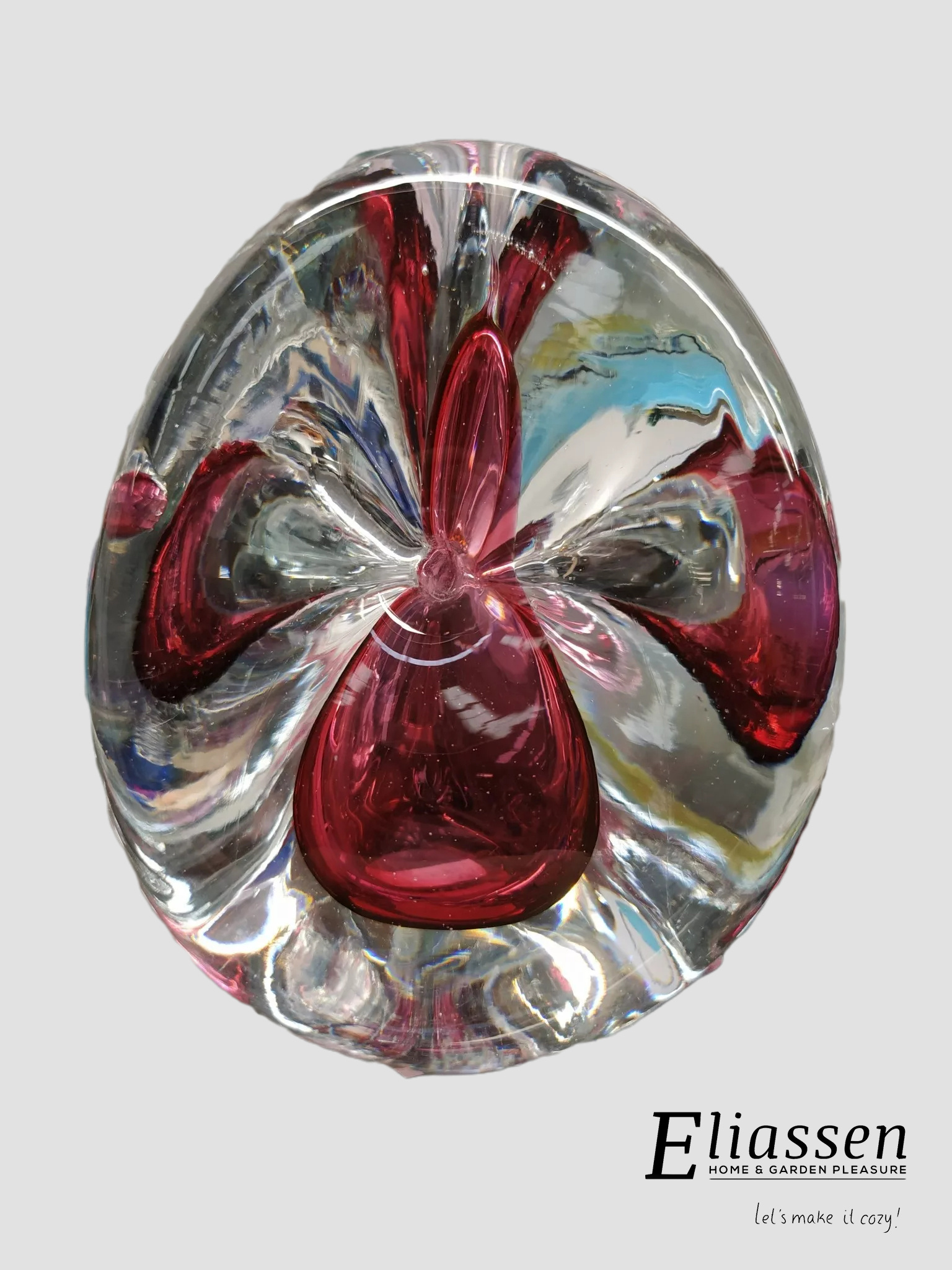 images Glaskunst Kristalglas Presse Papier Driehoek rood Eliassen.nl