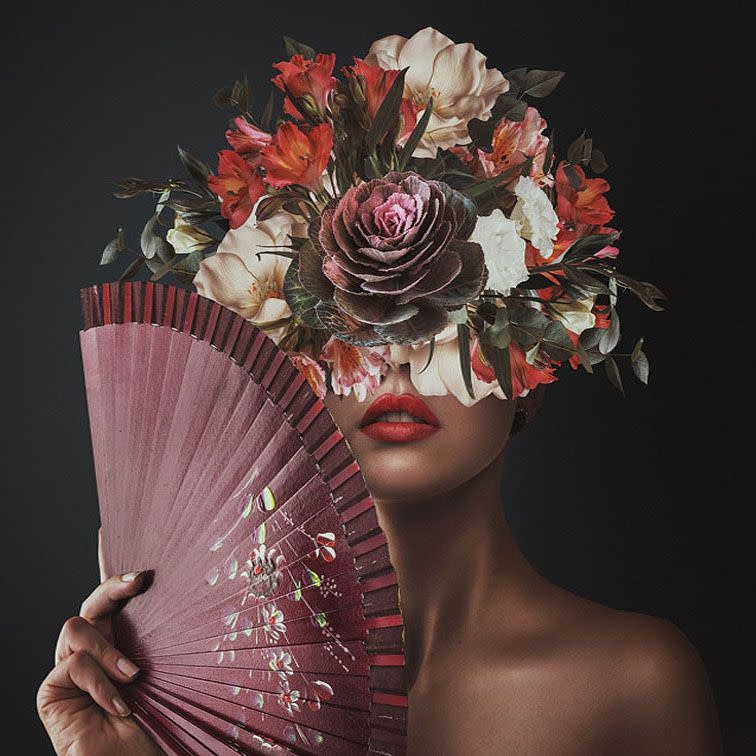 images Glasschilderij bloemenvrouw met waaier - Eliassen.nl