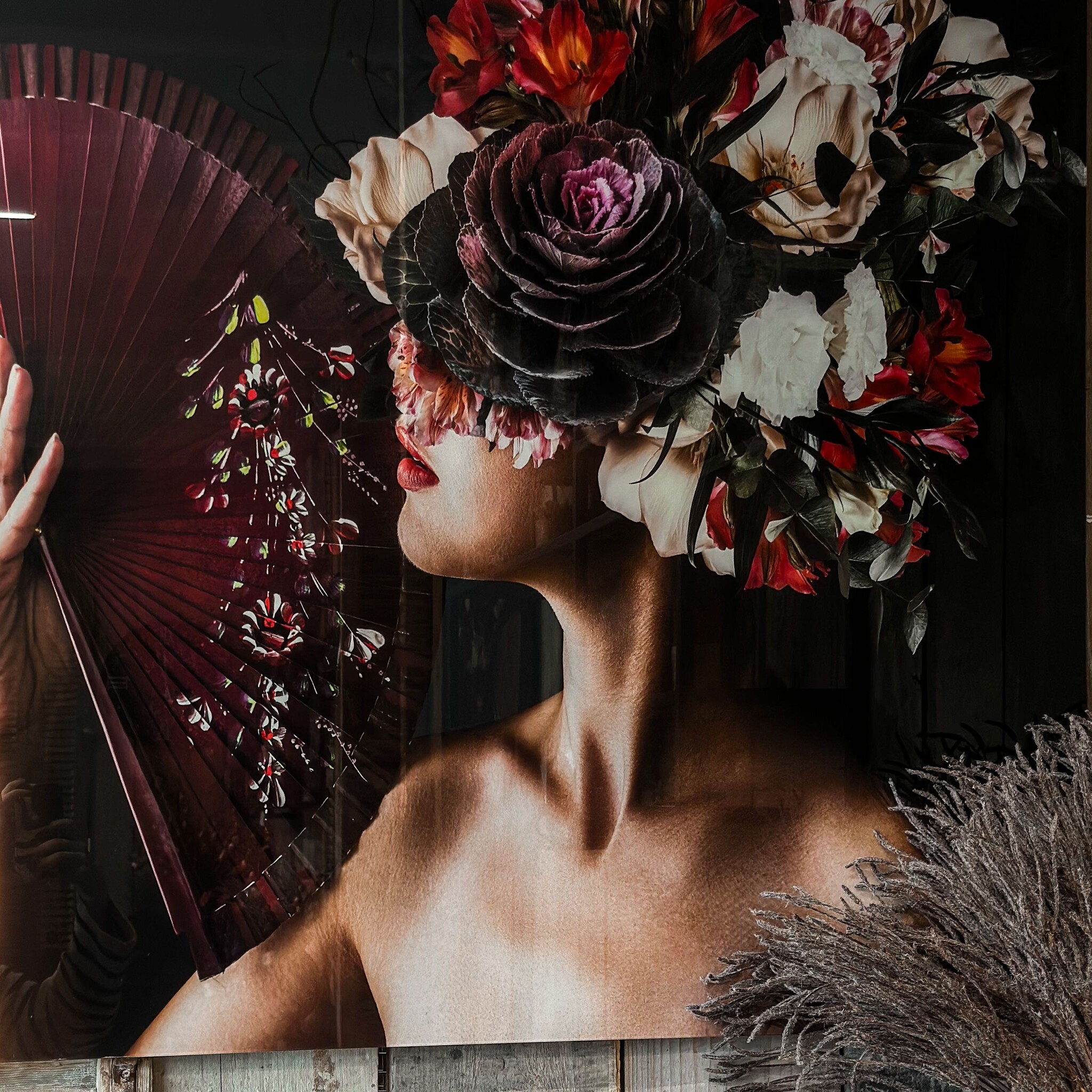 images Glasschilderij Vrouw met waaier sfeer - Eliassen.nl