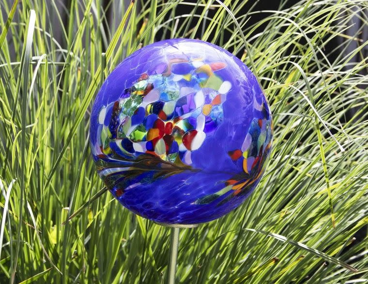 images glazen bol op tuinsteker - eliassen.nl