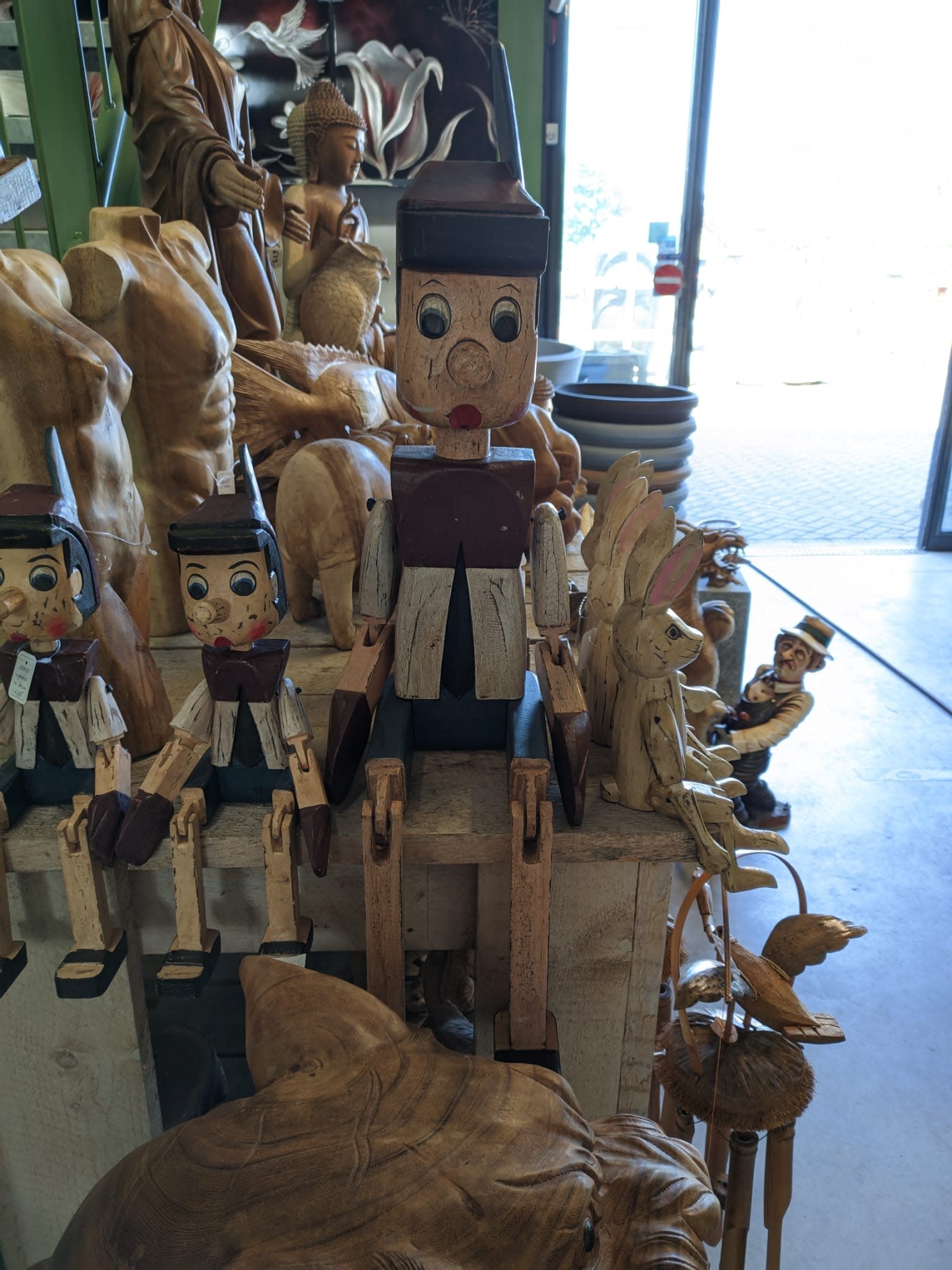 images Houten beeld Pinokkio zittend 100cm - eliassen.nl