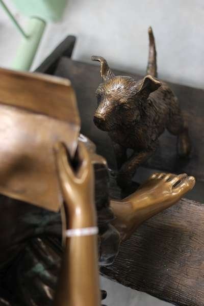 images meisje-op-trap-met-hondje