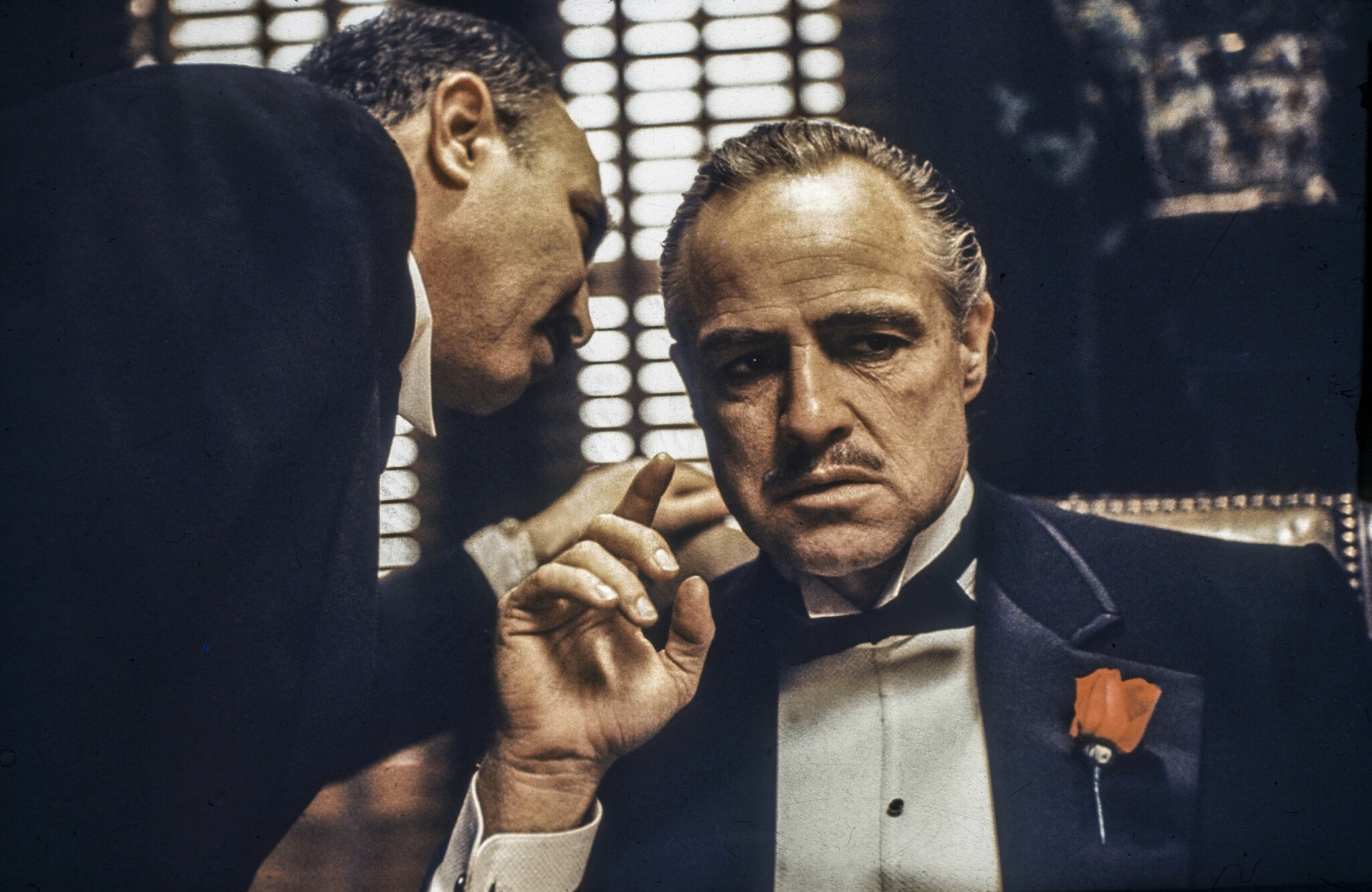 images S935 Glasschilderij fluisterende zakenmannen 80x120cm eliassen.nl