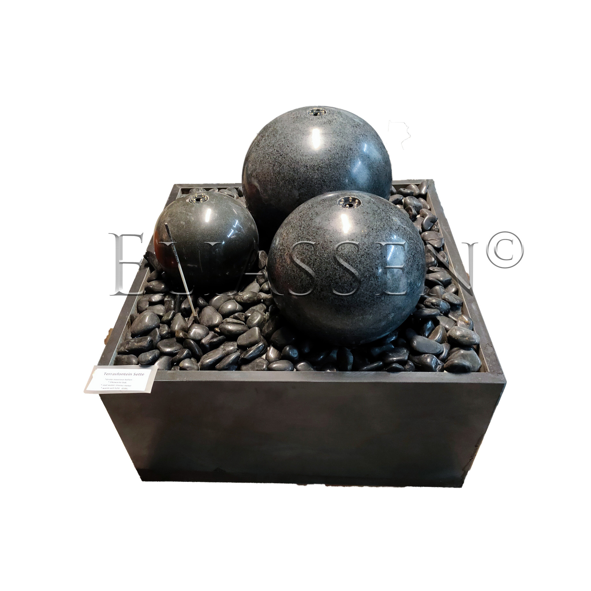 images Vierkante waterfontein graniet Sette met grote waterbollen en keien - Eliassen.nl