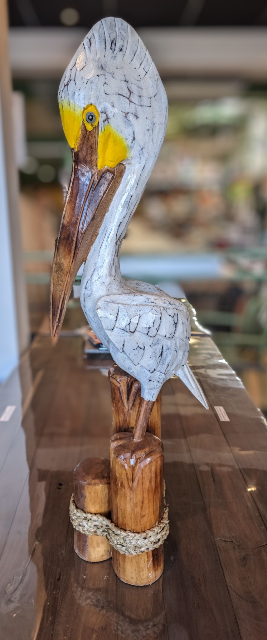 Beeld hout Pelikaan op stam drijfhout 100cm eliassen.nl 2