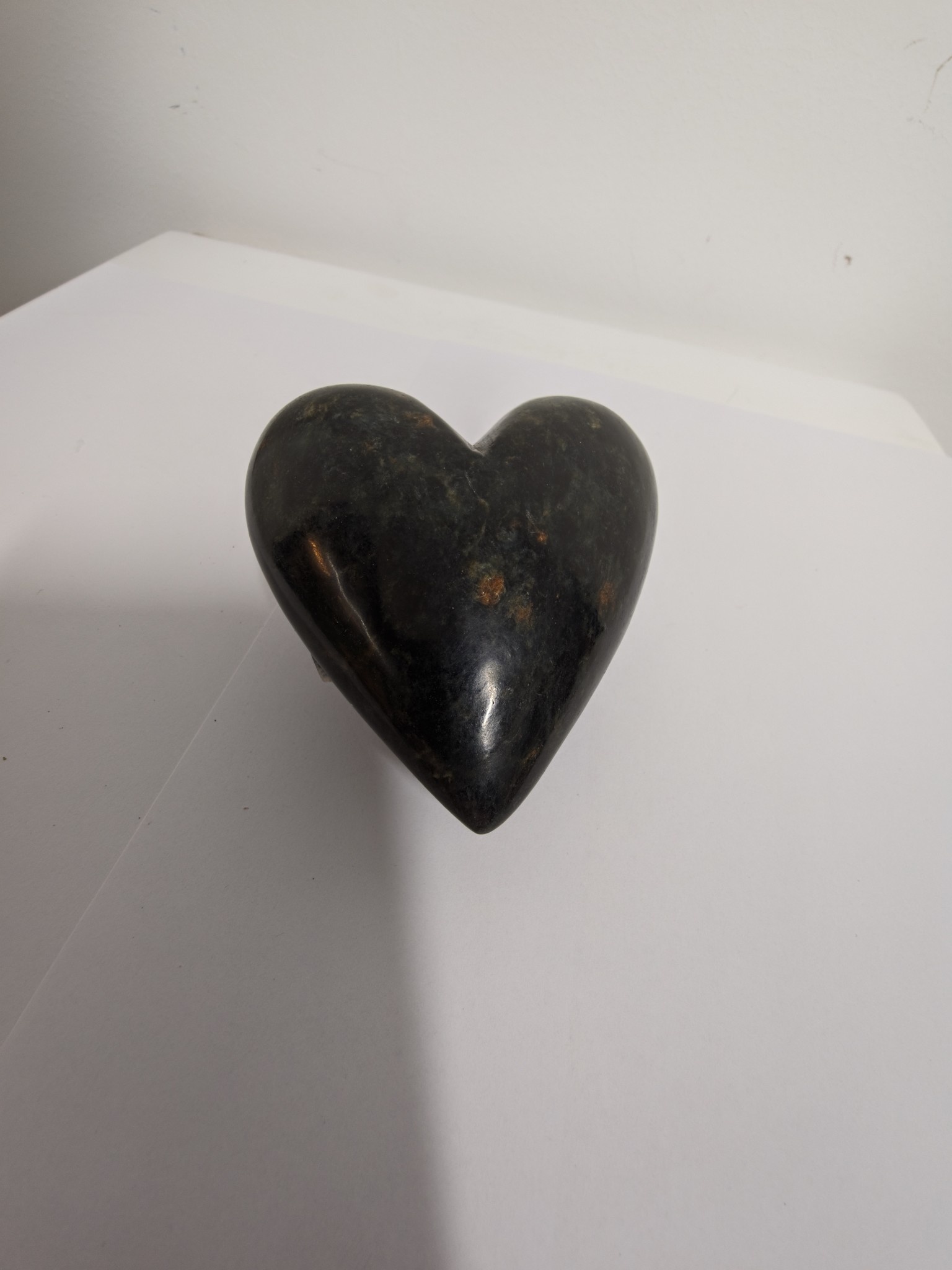 images Beeldje speksteen Hart met voetje 8cm eliassen.nl