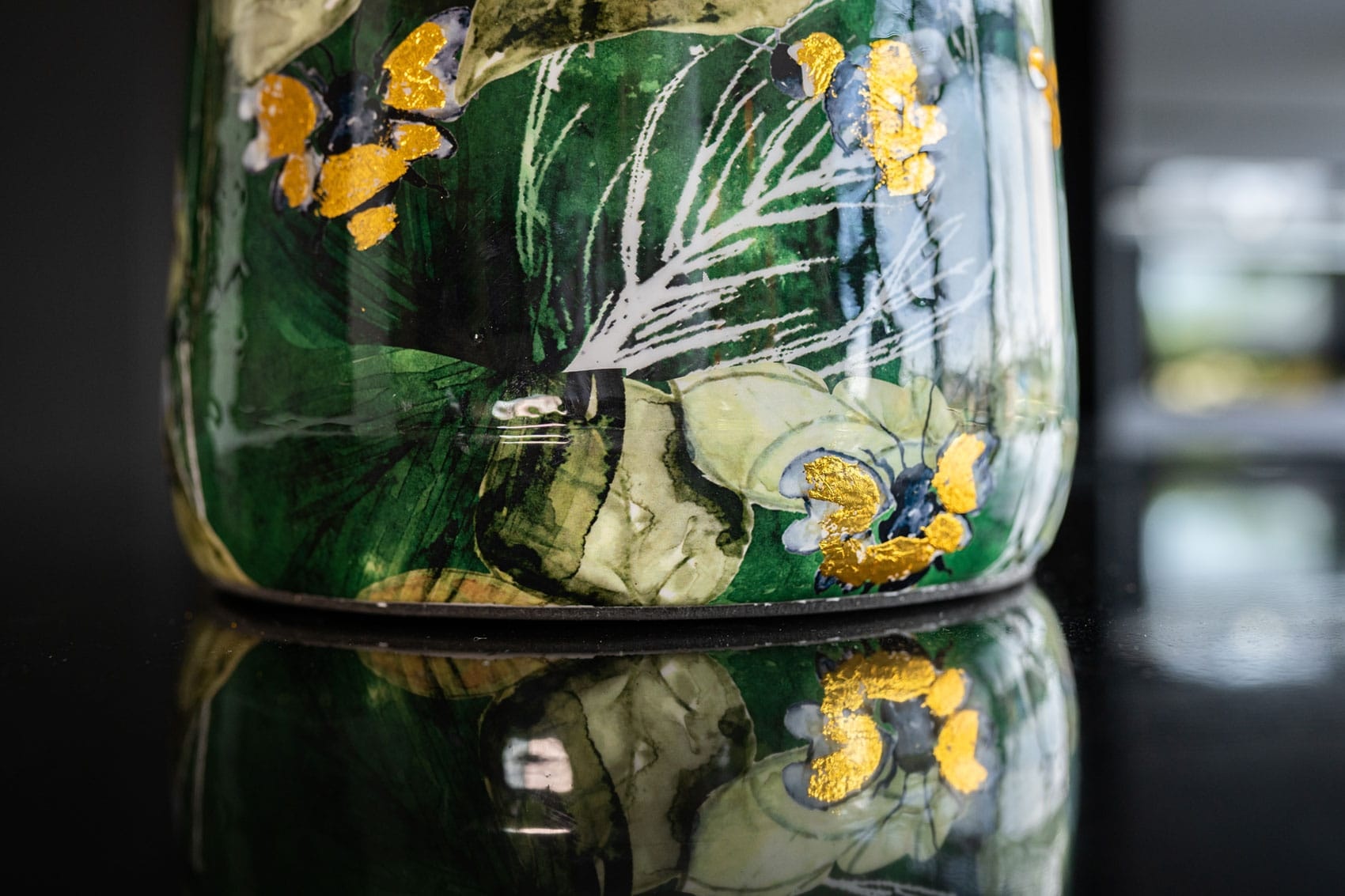 images Pot metaal Bee Groen breed in 3 maten eliassen.nl 3