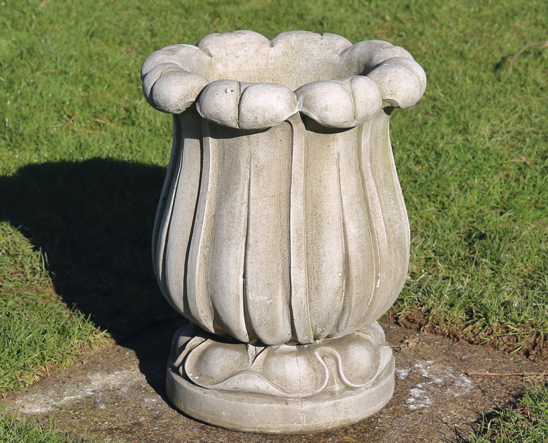 images Tuinvaas Buriton pot tulpvorm 48cm eliassen.nl