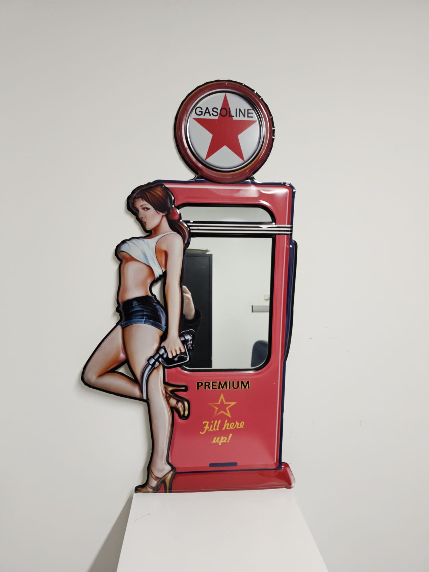 images Wanddecoratie Vintage Tankstation dame met spiegel 46x89cm eliassen.nl 4